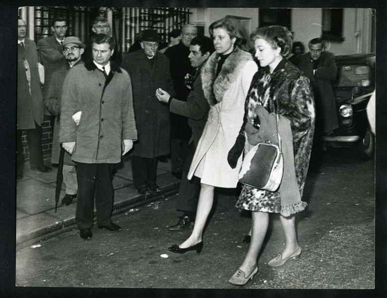 1965 LADY SARAH AUDLEY, CELIA SANDYS Winston Churchill In Coma Original Photo gp