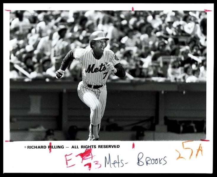 1981 New York Mets HUBIE BROOKS Running Original Photo Type 1