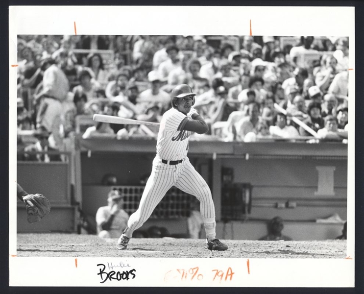 1982 New York Mets HUBIE BROOKS Batting Original Photo Type 1