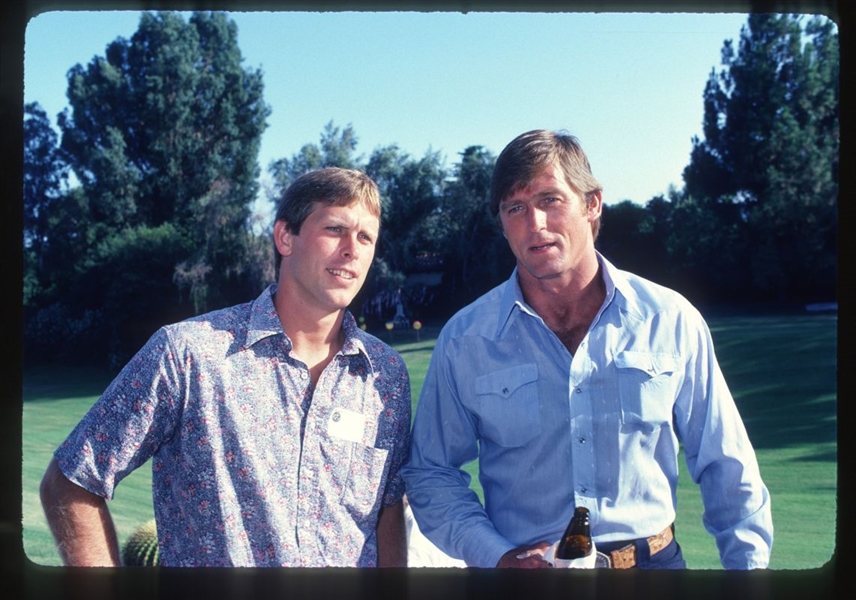 1982 JACK YOUNGBLOOD & BURT JONES Candid Original 35mm Slide Transparency