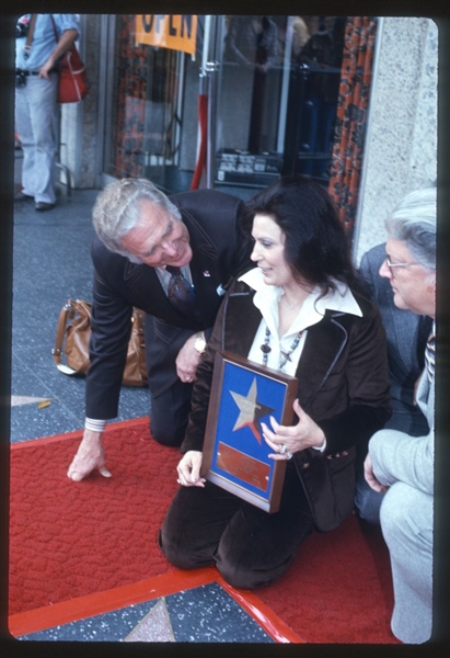 1978 LORETTA LYNN Live Candid Original 35mm Slide Transparency COUNTRY SINGER nb