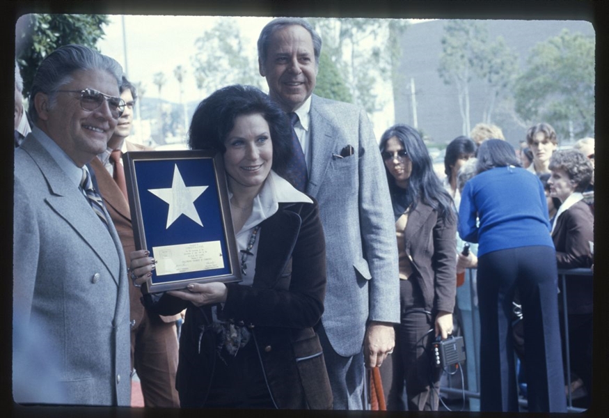 1978 LORETTA LYNN Live Candid Original 35mm Slide Transparency COUNTRY SINGER nb