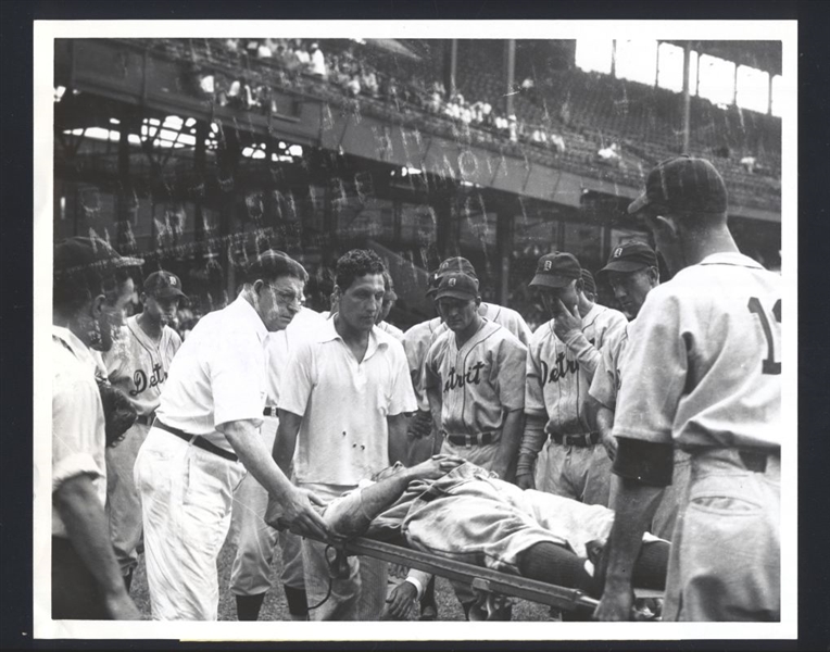 Detroit Tigers RUDY YORK Hit In Head w/ Pitch ca 1938 Vintage News Photo