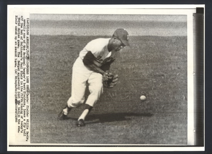 Lot of (2) 1965-66 Dodgers WILLIE DAVIS Fielding Vintage News Wire Photos