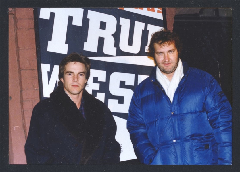 1980s DENNIS QUAID & RANDY QUAID Live Candid Snapshot Vintage Original Photo nb