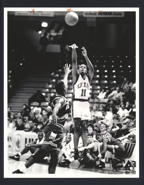 1992 KENNY WILLIAMS UIC UNIVERSITY OF ILLINOIS-CHICAGO Basketball Original Photo