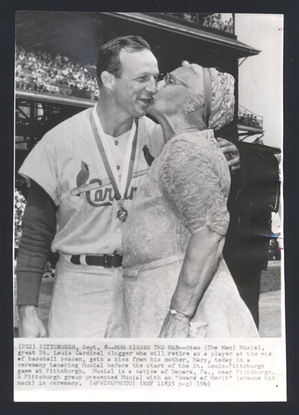 Lot (2) 1960s Cardinals STAN MUSIAL, MOM & LYNDON B JOHNSON Original News Photos