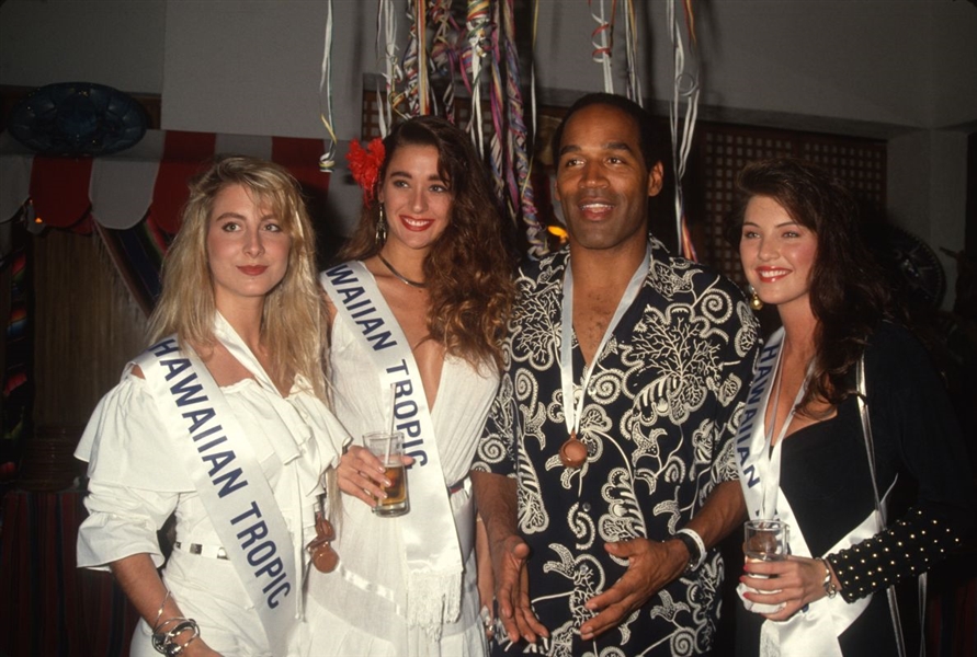 1992 O.J. SIMPSON & HAWAIIAN TROPIC MODELS Original 35mm Slide Transparency
