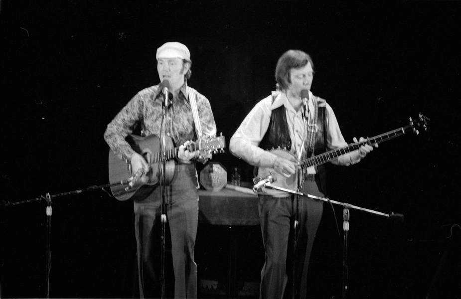 Strip of (6) 1970s LIAM CLANCY & TOMMY MAKEM Original 35mm Photo Negatives bn