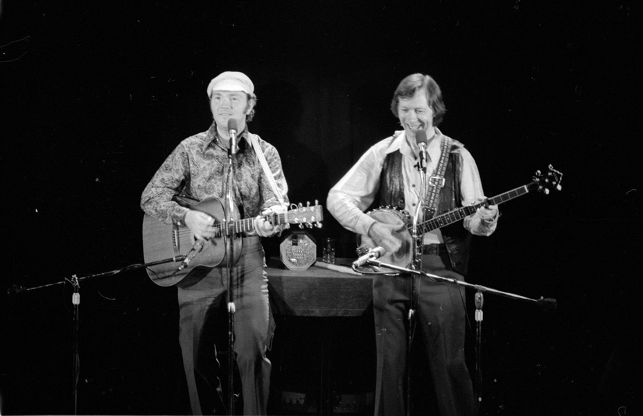 Strip of (6) 1970s LIAM CLANCY & TOMMY MAKEM Original 35mm Photo Negatives bn