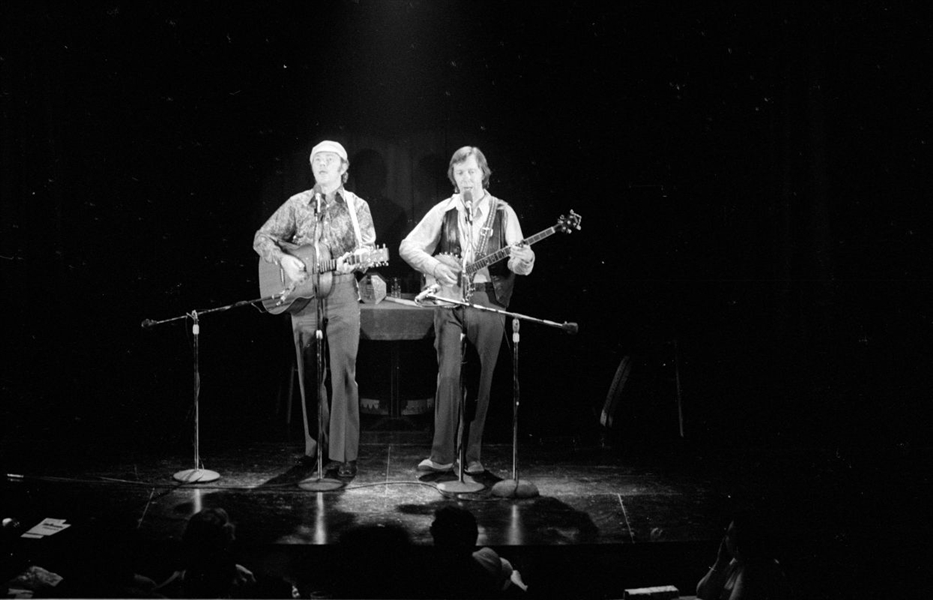 Strip of (6) 1970s LIAM CLANCY & TOMMY MAKEM Original 35mm Photo Negatives bn