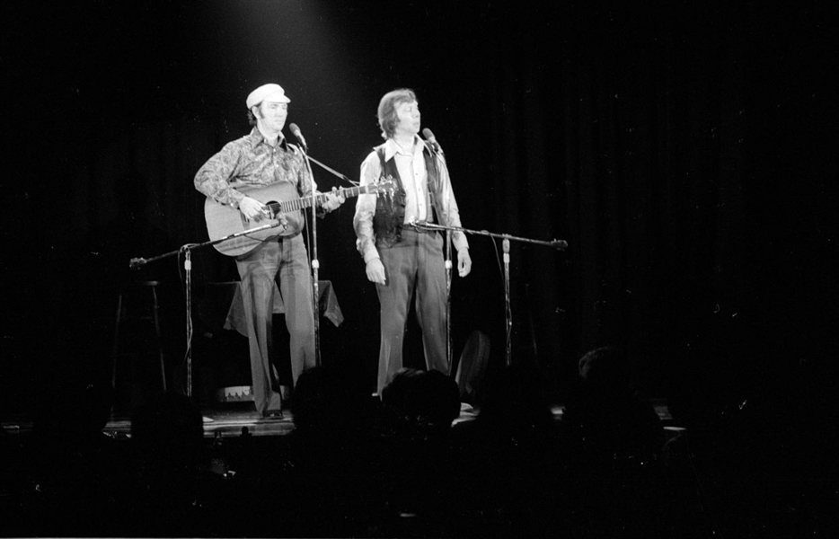 Strip of (6) 1970s LIAM CLANCY & TOMMY MAKEM Original 35mm Photo Negatives bn