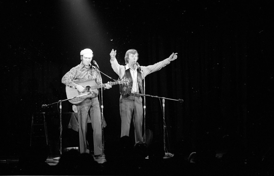 Strip of (6) 1970s LIAM CLANCY & TOMMY MAKEM Original 35mm Photo Negatives bn