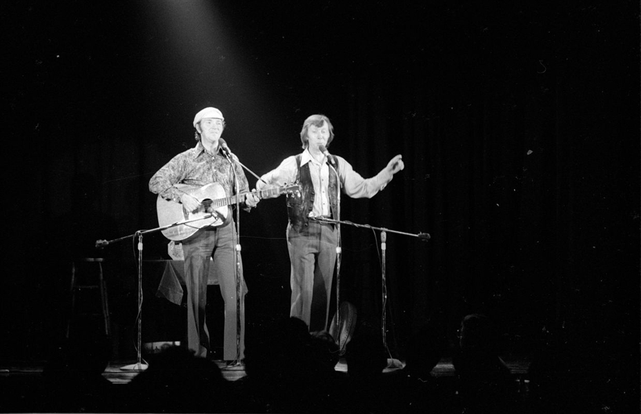 Strip of (6) 1970s LIAM CLANCY & TOMMY MAKEM Original 35mm Photo Negatives bn
