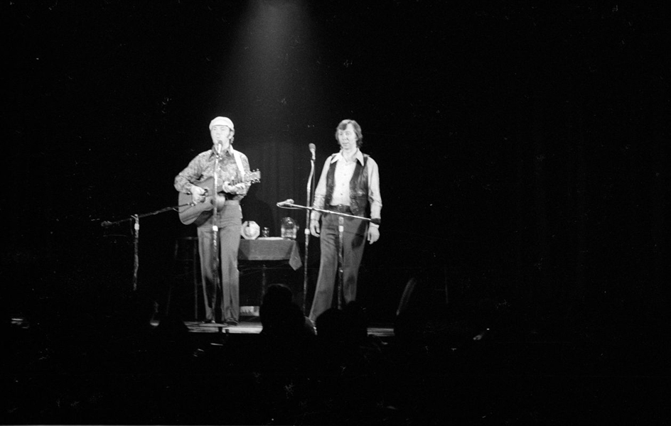 Strip of (6) 1970s LIAM CLANCY & TOMMY MAKEM Original 35mm Photo Negatives bn