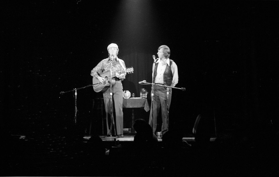 Strip of (6) 1970s LIAM CLANCY & TOMMY MAKEM Original 35mm Photo Negatives bn