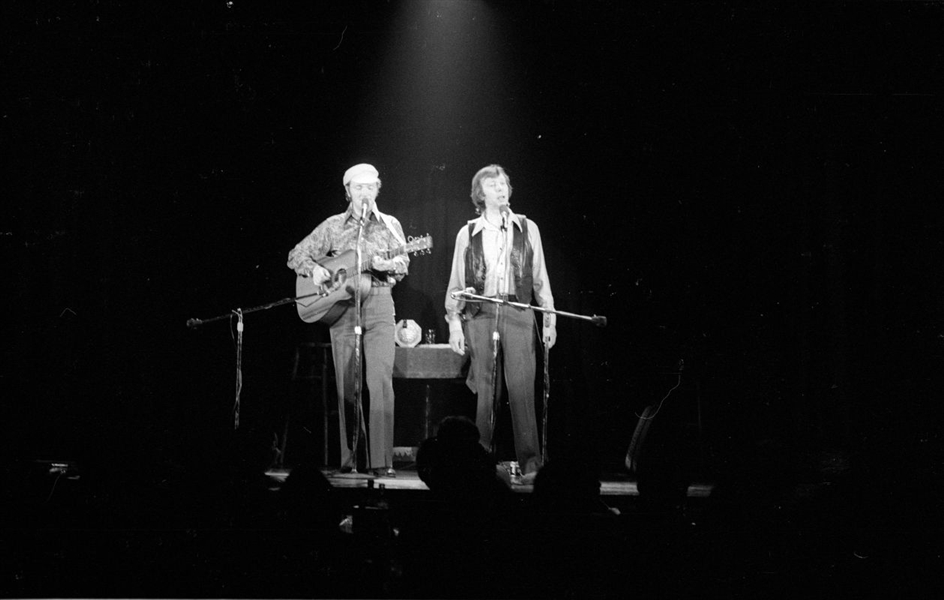 Strip of (6) 1970s LIAM CLANCY & TOMMY MAKEM Original 35mm Photo Negatives bn