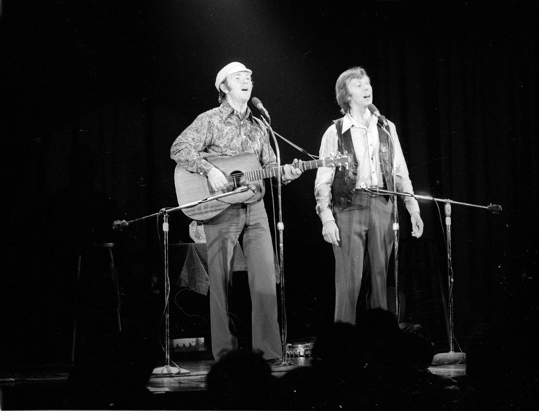 Strip of (6) 1970s LIAM CLANCY & TOMMY MAKEM Original 35mm Photo Negatives bn