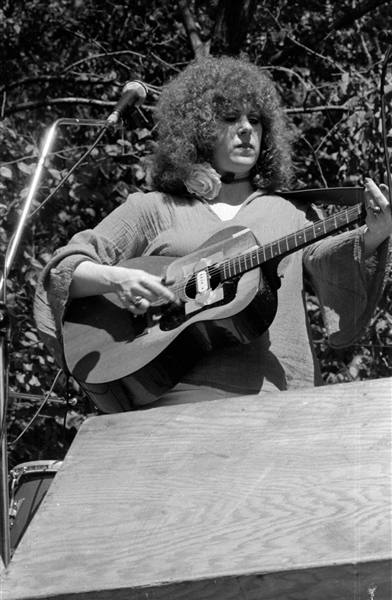 Lot of (10) 1970s ELLEN MCILWAINE & FANS Original 35mm Photo Negatives SINGER bn
