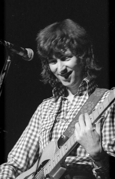 Strip of (6) 1970s AL STEWART Live Concert Original 35mm Photo Negatives bn