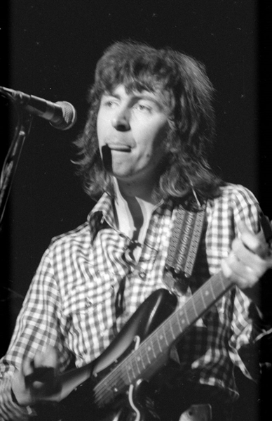 Strip of (6) 1970s AL STEWART Live Concert Original 35mm Photo Negatives bn